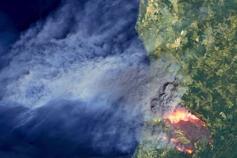 Video: Urlaubsregion gefährdet: Waldbrände wüten weiter in Portugal