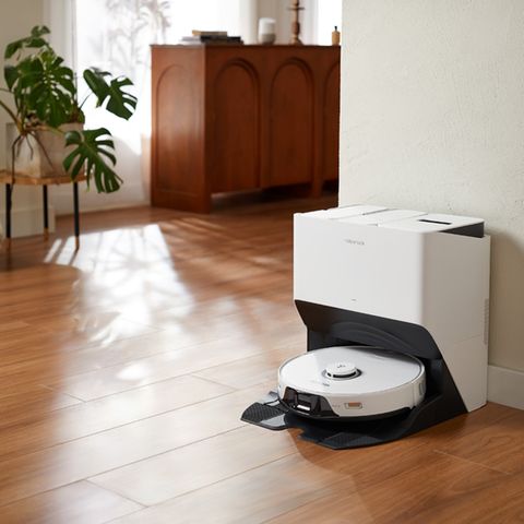 Klein ist der Roborock S8 Pro Ultra nicht, das Gerät dominiert den Raum.