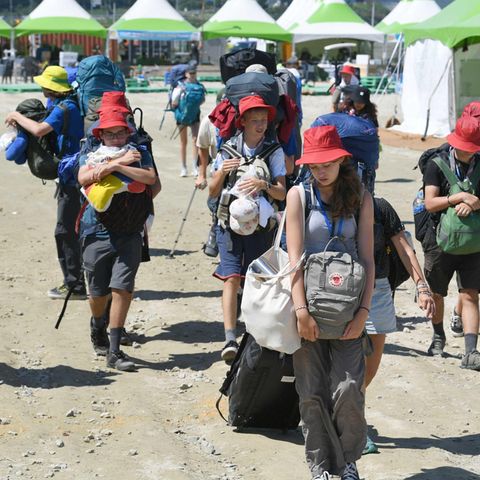 Teilnehmer verlassen den Zeltplatz des Pfadfinderlagers in Südkorea