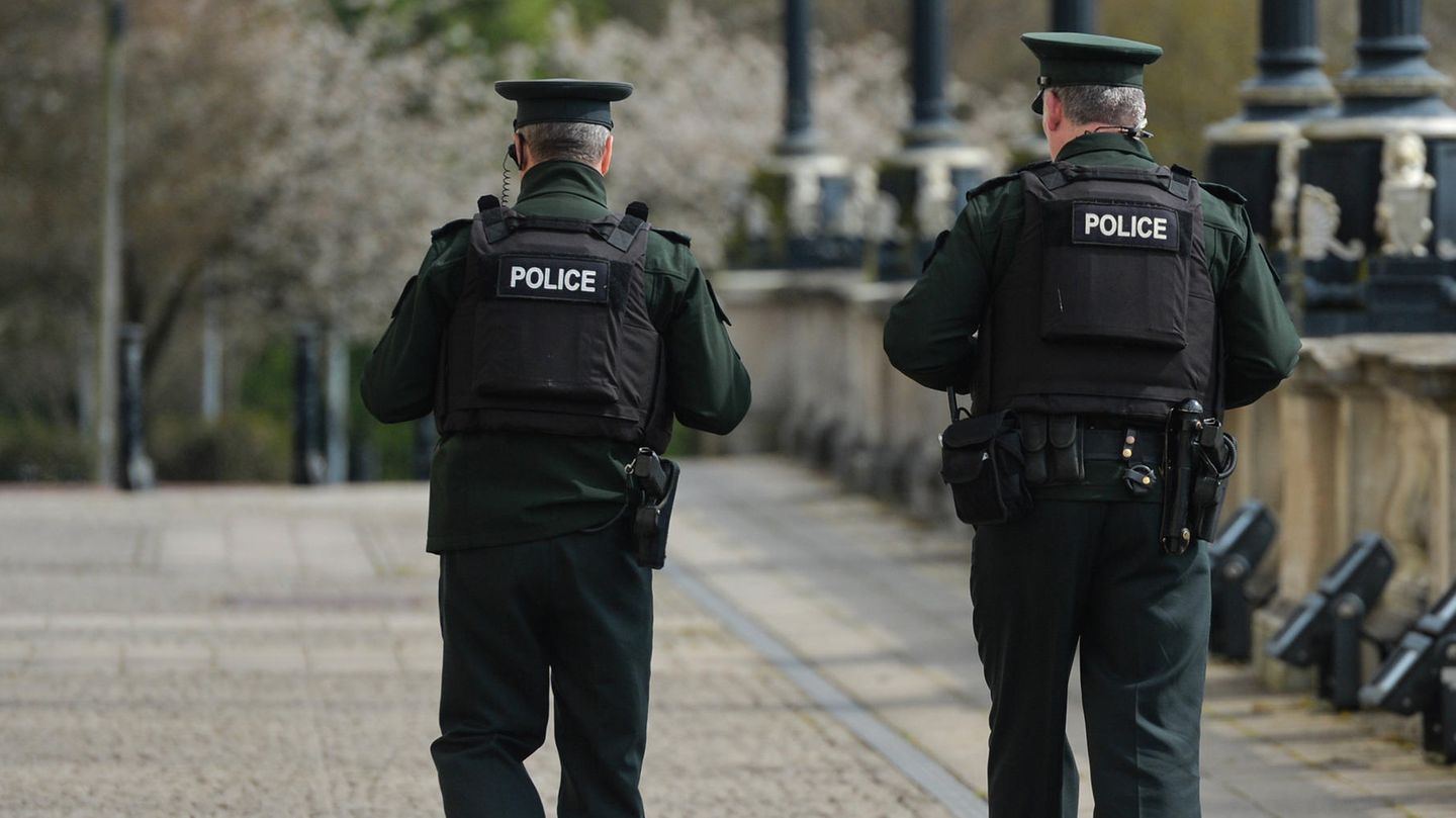 Northern Ireland: Names of 10,000 police officers released by mistake