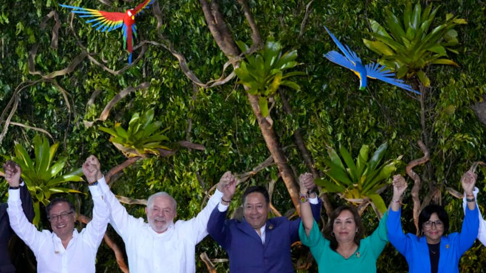 Staats- und Regierungschefs südamerikanischer Länder posieren für ein Gruppenbild während des Amazonas-Gipfels