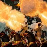 Die alten Büchsen stoßen riesige Feuerbälle aus und machen einen ohrenbetäubenden Lärm