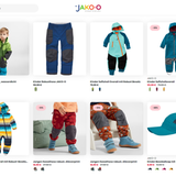 Jako-o  Der fränkische Spielwarenhersteller Haba hat angekündigt, die Kindermarke Jako-o einzustellen. Haba hatte Jako-o 1987 ins Leben gerufen und verkaufte unter der Marke Kleidung, Möbel, Schulbedarf und weitere Produkte für Kinder. Jako-o werde „aufgrund der langwierigen wirtschaftlichen Probleme keine Zukunft haben“, schrieb das Unternehmen. Haba hatte kürzlich bereits einen massiven Stellenabbau verkündet und auf Lieferprobleme verwiesen. Man wolle sich nun auf die übrigen Bereiche des Unternehmens konzentrieren. Haba selbst ist vor allem für Holzspielzeug und Brettspiele bekannt.