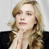 Ihr Interesse entwickelte sich rasch zu einer Leidenschaft – und Gerwig begann, neben dem Studium Theaterstücke selbst zu schreiben, die sogar an ihrer Hochschule und kleineren Schauspielhäusern aufgeführt wurden. Außerdem gründete sie eine Sketch-Comedy-Gruppe, in der sie selbst schauspielerisch aktiv wurde und begann, mit Freunden eigene Filme zu drehen. Für ihr Studium zog es die damals 19-Jährige nach New York. Hier studierte sie Philosophie und Englisch am Barnard College, nachdem ihr ihre Eltern ein Musical-Studium nicht finanzieren wollten. Stattdessen erhielt sie wenig später ein Schriftsteller-Stipendium am Vassar College sowie beim New York Stage & Film’s Powerhouse Theater Festival, das sie ihrem Traum von der Bühne ein kleines Stückchen näher brachte.