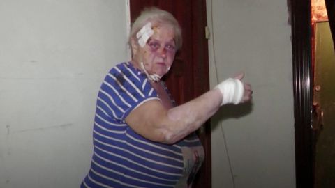 "Sah nichts außer Flammen": Seniorin beschreibt Angriff auf Wohnhaus in Pokrowsk