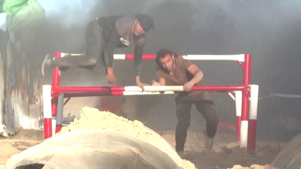 Junge Palästinenser trainieren in Hamas-"Sommercamp" (Video) Junge Palästinenser trainieren in Hamas-"Sommercamp" (Video)