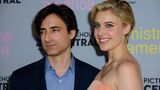 Ein Jahr nach ihrem Auftritt in "Greenberg" kamen Baumbach und Gerwig zusammen und zogen in eine gemeinsame Wohnung in New York. Heute sind die beiden verheiratet, haben zwei Kinder und bereits an zahlreichen Produktionen gemeinsam mitgewirkt. 