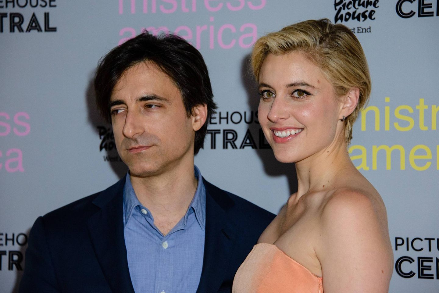 Ein Jahr nach ihrem Auftritt in "Greenberg" kamen Baumbach und Gerwig zusammen und zogen in eine gemeinsame Wohnung in New York. Heute sind die beiden verheiratet, haben zwei Kinder und bereits an zahlreichen Produktionen gemeinsam mitgewirkt. 