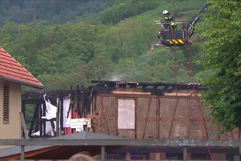 Video: Elf Tote bei Brand im Elsass