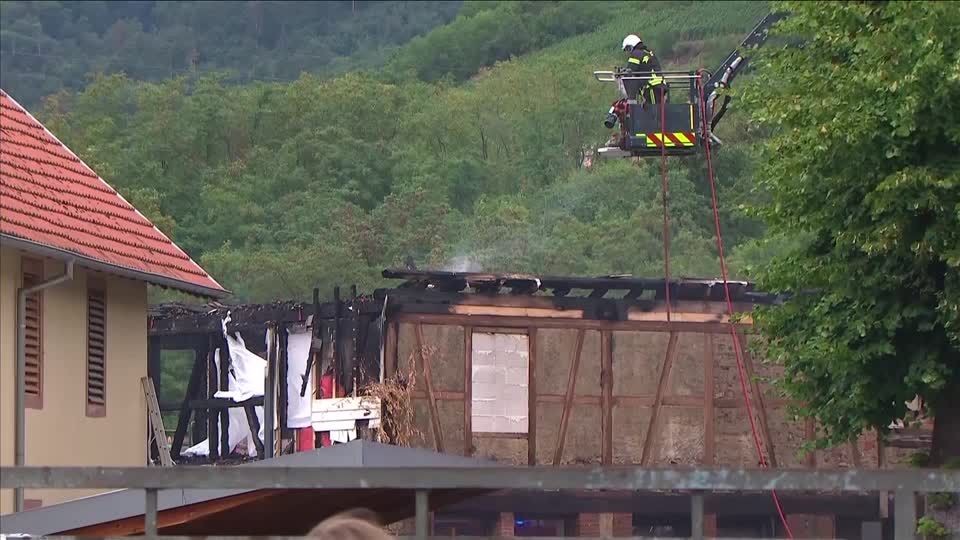 Video: Elf Tote bei Brand im Elsass