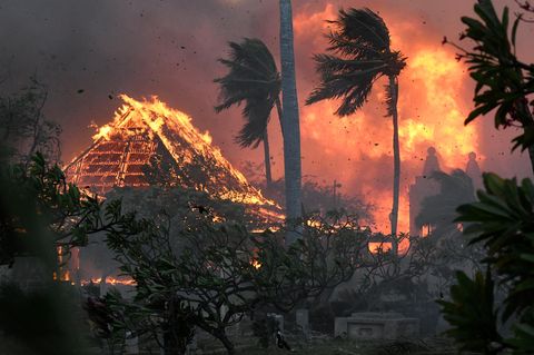 Waldbrände auf Hawaii: Die Halle der historischen Waiola Church und die Lahaina Hongwanji Mission brennen