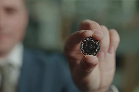 Video: Der König für die Hosentasche: Neue 50-Pence-Münze zeigt King Charles