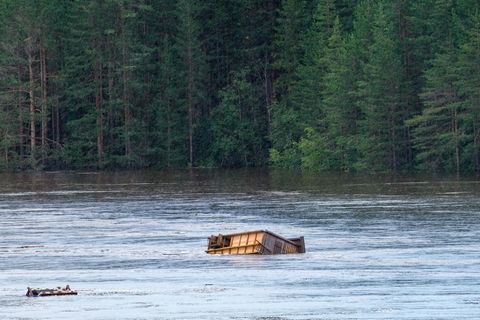 Haus in Norwegen geht in den Fluten unter