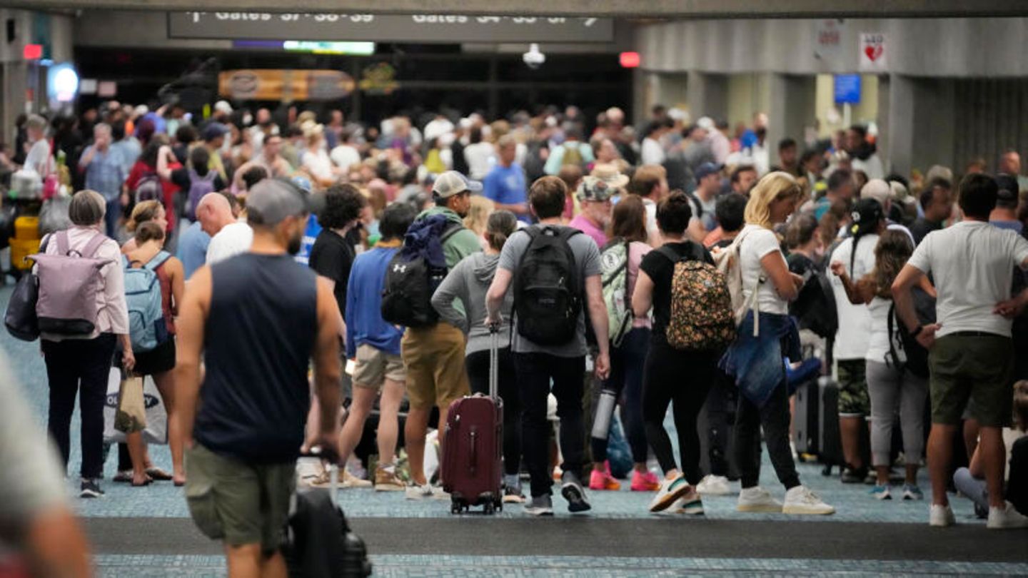 Am Kahului Flughafen auf Hawaii herrscht dichtes Gedränge