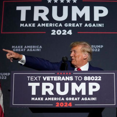 Donald Trump spricht bei einer Wahlkampfveranstaltung in der Windham High School im Bundesstaat New Hampshire