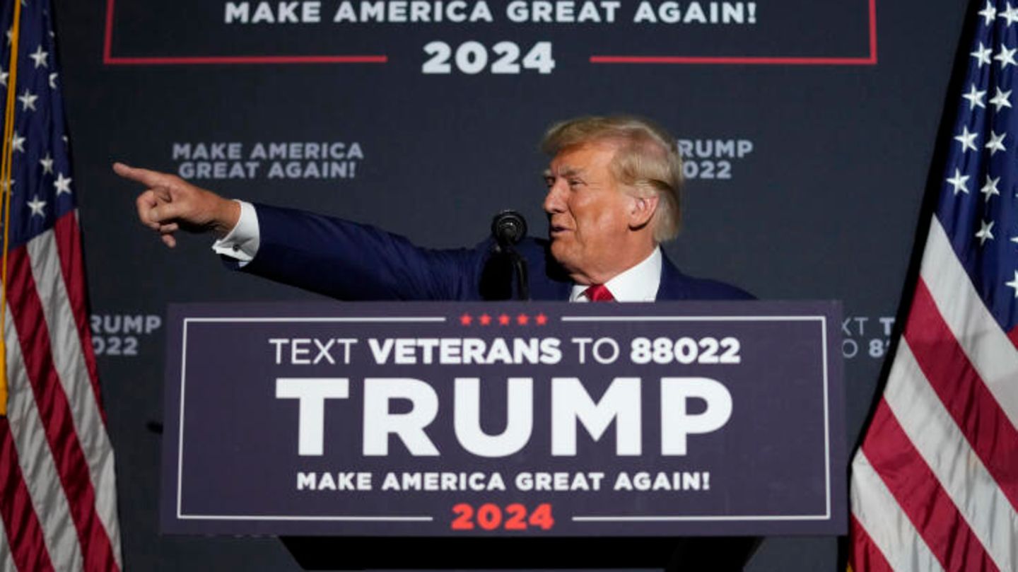US-Wahlkampf: Donald Trump spricht bei einer Wahlkampfveranstaltung in der Windham High School im Bundesstaat New Hampshire Donald Trump spricht bei einer Wahlkampfveranstaltung in der Windham High School im Bundesstaat New Hampshire