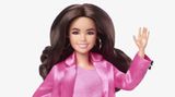 Die "Gloria-Doll" sieht ihr zum Verwechseln ähnlich. Natürlich ist sie ganz in Pink gekleidet, um zum Barbie-Universum zu passen. 
