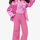Die "Gloria-Doll" sieht ihr zum Verwechseln ähnlich. Natürlich ist sie ganz in Pink gekleidet, um zum Barbie-Universum zu passen. 