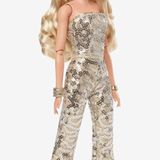 Die "Party-Barbie" ist für schlappe 50 Dollar zu erwerben und punktet mit ihrem Pailetten-Jumpsuit und wallender Lockenmähne. 