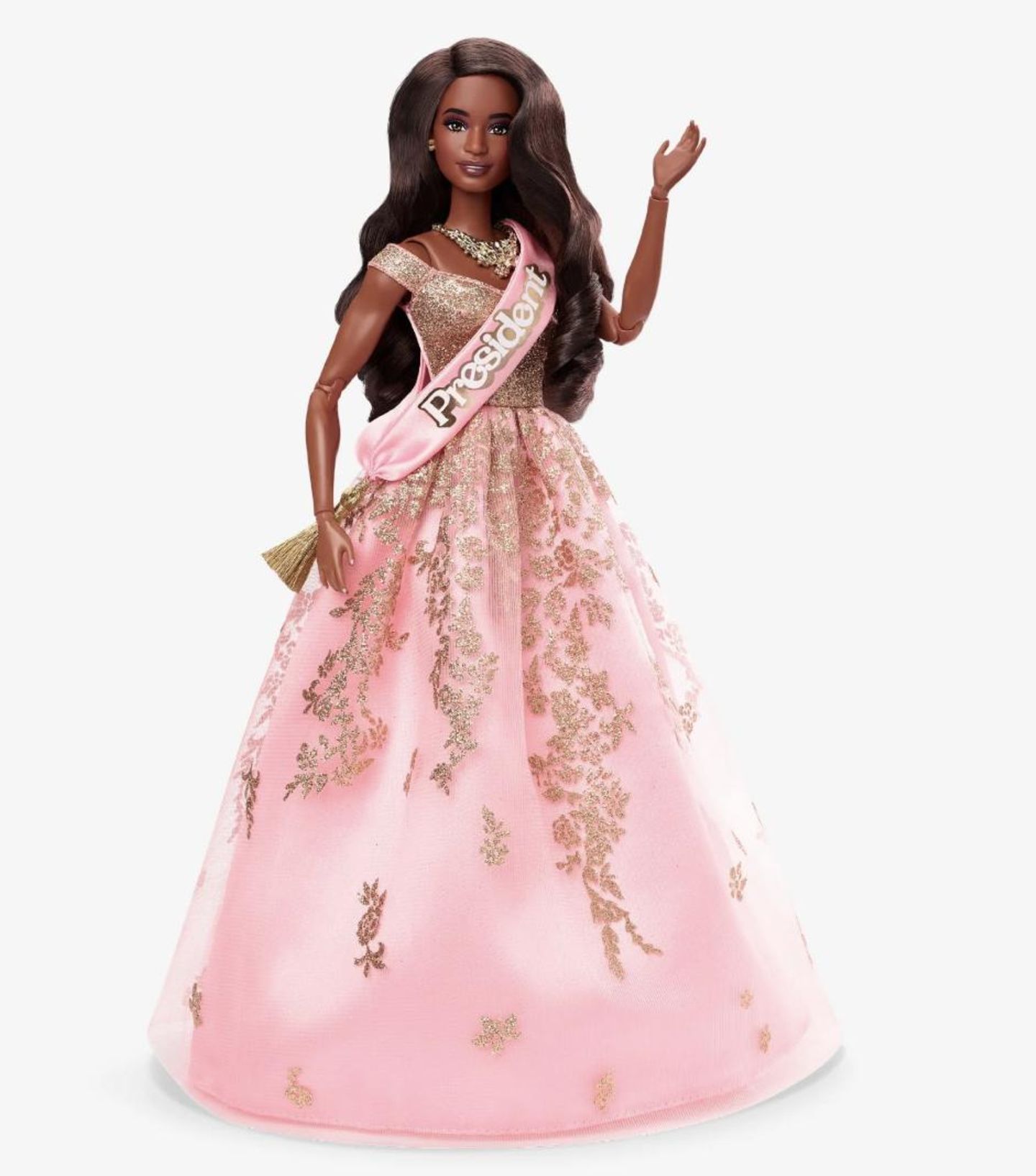 Im hellrosafarbenen Ballkleid mit passender Schärpe könnte sie als Barbie-Puppe kaum königlicher – Entschuldigung, präsidialer – wirken.