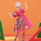 Sie zählt zu den Beliebtesten unter den Mattel-Puppen, obwohl sie im Film eine der vergessenen Puppen darstellt, die aufgrund ihrer Sonderbarkeit bei Mattel aus dem Sortiment geflogen sind. 