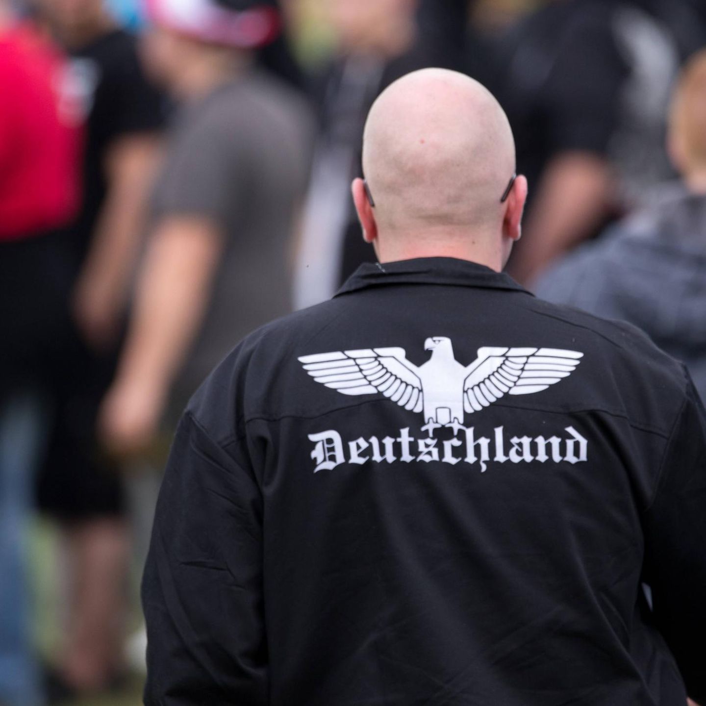 Neonazis: Rechtsrock-Konzert spaltet kleine Gemeinde in Ostfriesland |  STERN.de