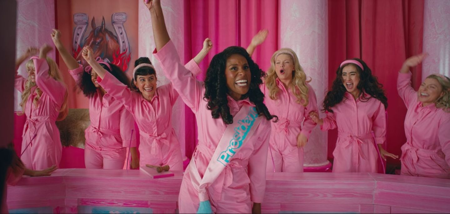 Die Präsidenten-Barbie wird im Film von "Spiderman"-Darstellerin Issa Rae verkörpert.