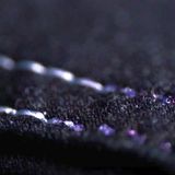 Resortecs: Mode zum Zerfallen schön  ... sie sich sehr schlecht zerlegen lässt. Knöpfe, Reißverschlüsse, Etiketten, Aufnäher erschweren die Wiedergewinnung von hochwertigen Stoffen, aus denen neue Kleidung entstehen könnte. Dieses Problem möchte sich das belgische Unternehmen Resortecs lösen. Die Gründer Cédric Vanhoeck und Vanessa Counaert haben ein Garn entwickelt, dass sehr stabil ist, sich jedoch unter starker Hitzeentwicklung auflöst. Die Kleidung zerfällt in ihre Bestandteile und lässt sich so deutlich leichter für die Wiederverwertung aufbereiten. Zu den ersten Großkunde gehört der französische Sportartikelanbieter Decathlon, der zusammen mit Resortec eine vollständig recyclebare Skijacke herstellt.