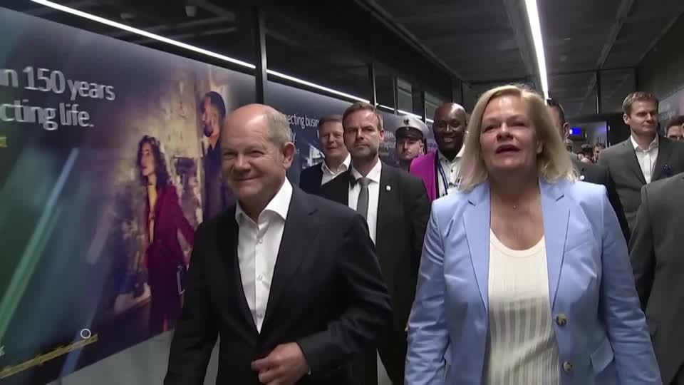 Video: Wahlkampf in Hessen: Faeser und Scholz werben gemeinsam um Stimmen
