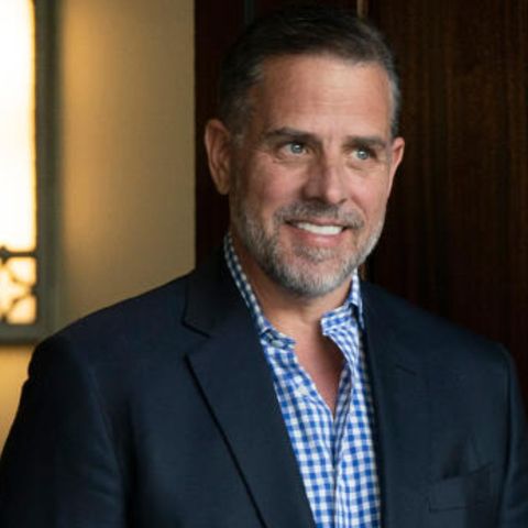 US-Präsident Joe Biden und sein Sohn Hunter Biden verlassen die Holy Spirit Catholic Church in Johns Island, S.C.