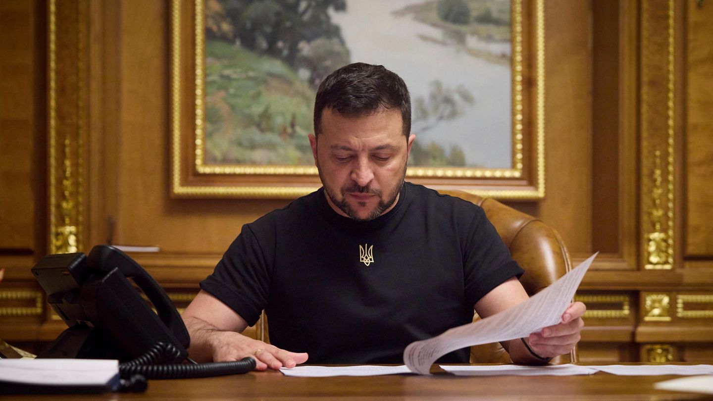 According to Zelenskyy, Ukraine is looking for new ways of exporting grain
