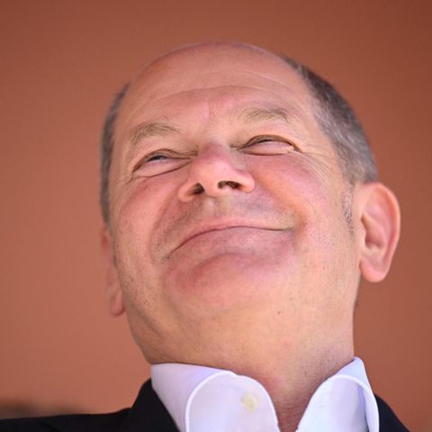 Hessen-Wahlkampf: Wenn Olaf Scholz "Prost!" sagt Bundeskanzler Olaf Scholz (SPD)