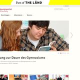 Schritt 1: Sich online informieren  In Sachen Digitalisierung eilt Behörden sicher nicht der beste Ruf voraus, doch was die Aufbereitung von Informationen im Netz betrifft, hat sich in den vergangenen Jahren eine Menge getan. Jedenfalls dürfte es nie leichter gewesen sein, die Landes- und Lokalpolitik zu verfolgen. Erste Anlaufstelle ist die Homepage der Stadt, des Kreises oder der Gemeinde. Hier findet man Termine, anstehende Tagesordnungen sowie die Namen und Kontaktdaten seiner Abgeordneten. Viele Lokalpolitiker sind digital sehr aktiv, schreiben Blogs, setzen Tweets ab, posten auf Instagram und Facebook. Immer mehr Lokalpolitiker sind zudem mit eigenen Kanälen auf YouTube präsent. Folgen lohnt durchaus. Auf den letztgenannten Kanälen sind auch Diskussionen und Kommentare möglich. Eine erste Gelegenheit, Themen anzuregen, zu loben oder zu kritisieren.