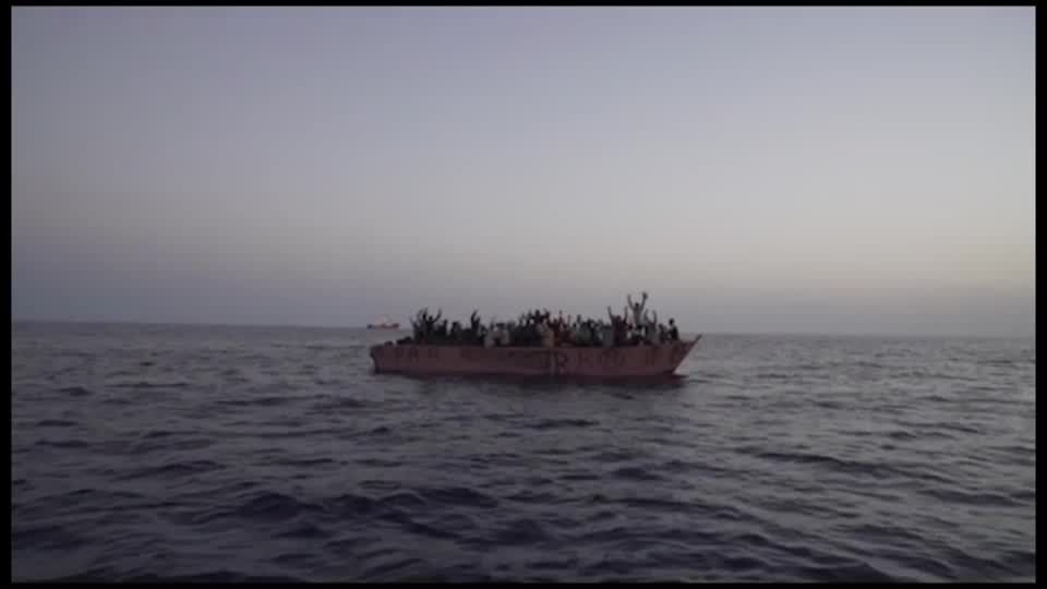 Video: Dutzende Flüchtlinge im Mittelmeer gerettet