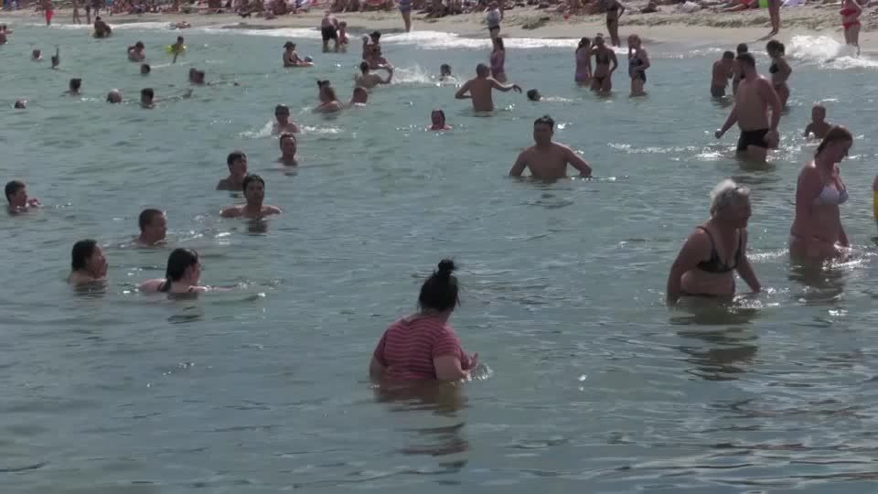 Video: Ukraine: Badefreuden trotz Kriegsbedrohung