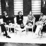 1990 porträtierte der deutsche Fotograf Peter Lindbergh Campbell, Evangelista, Patitz, Turlington und Crawford erstmals als Gruppe. Es war der Startschuss für die "Ära der Supermodels", zu der später auch Ikonen wie Claudia Schiffer, Stephanie Seymour und Kate Moss zählten. Hier sieht man vier der Mode-Legenden kurz vor ihrem Durchbruch zusammen mit den Models Beverly Johnson (l.) und Lauren Hutton (r.) im Jahr 1989 in der MTV-Show "House of Style". 