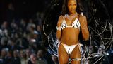 Mehr als 500 Titelblätter zierte Campbell im Laufe ihrer Karriere, auch auf zahlreichen Runways sah man das Model – nicht nur für die größten Designer wie Dior oder Versage, sondern auch für den legendären Victoria's-Secret-Runway, für den nur die größten Models auserwählt wurden. Im Jahr 1991 wird Campbell vom "People Magazine" unter die 50 schönsten Menschen der Welt gewählt.