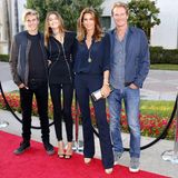 Familie Crawford/Gerber im Jahr 2016. Tochter Kaia Gerber ist mittlerweile in die Fußstapfen ihrer Supermodel-Mama getreten und erobert als dessen "Omega" die Laufstege der Welt. Sie kam 2001 als Tochter von Crawford und dem Geschäftsmann Rande Gerber auf die Welt – zwei Jahre nach Sohnemann Presley, der heute auch als Male Model Karriere macht. Crawford und Gerber sind nach wie vor verheiratet.