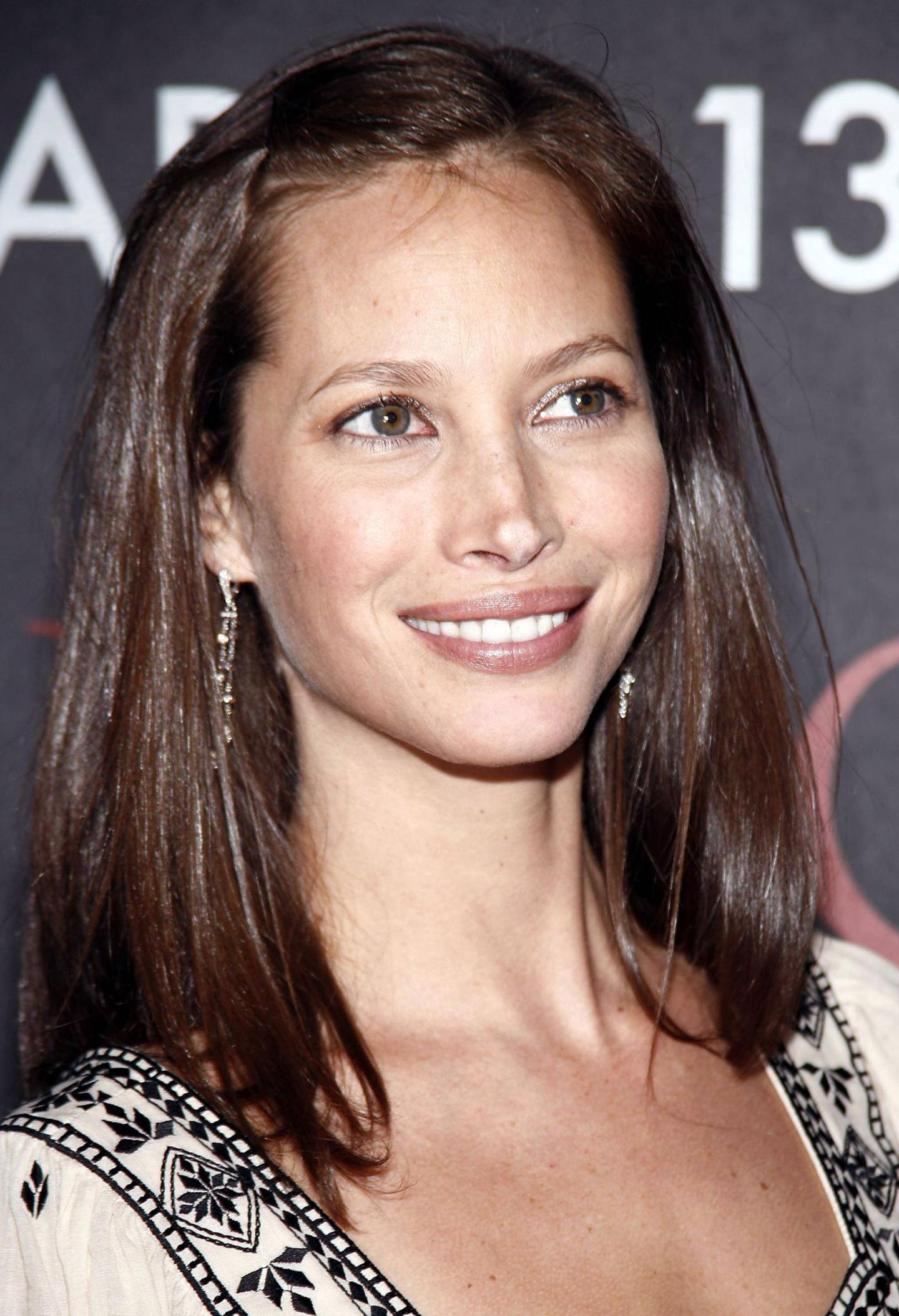 Turlington auf der Premiere von "Perfect Stranger" im Jahr 2006. Der Durchbruch gelang der US-Amerikanerin bereits im Jahr 1987, als sie Starfotograf Steven Meisel für das Cover der italienischen "Vogue" ablichtete. Es folgten weitere Shootings für "Cosmopolitan" und "Esquire", zahlreiche Werbekampagnen und reichlich Runway-Jobs für Luxus-Marken wie Chanel, Christian Lacroix und Versace. 1993 wählt sie das "People Magazine" unter die 50 schönsten Menschen der Welt. 