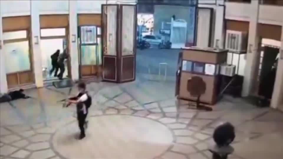 Video: Angriff auf schiitischen Schrein