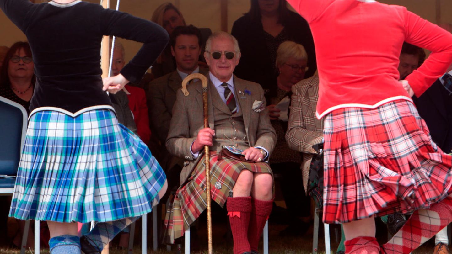 König des Karos King Charles bei den Mey Highland Games im Schottenrock