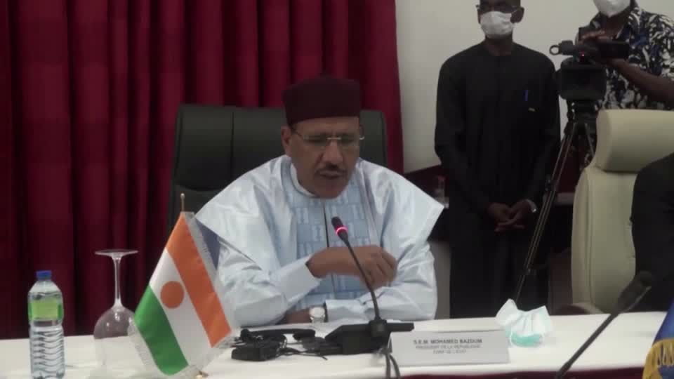 Video: Putschisten im Niger wollen abgesetzten Präsidenten wegen Hochverrats anklagen