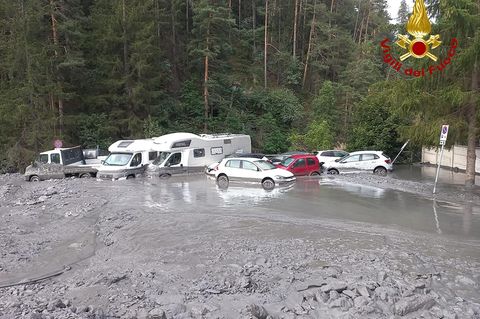 Nach starken Regenfällen überwältigte eine Schlammlawine die Bewohner einer Gemeinde bei Turin. 