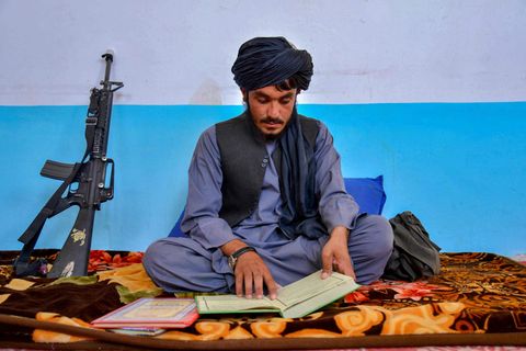 Vor zwei Jahren haben die Taliban gewaltsam die Macht über Afghanistan an sich gerissen. 