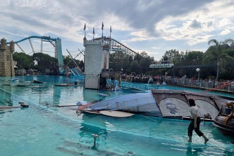 Das Areal der "High-Diving-Show 'Retorno dos Piratas'" und der Attraktion "Atlantica SuperSplash" im Europa-Park