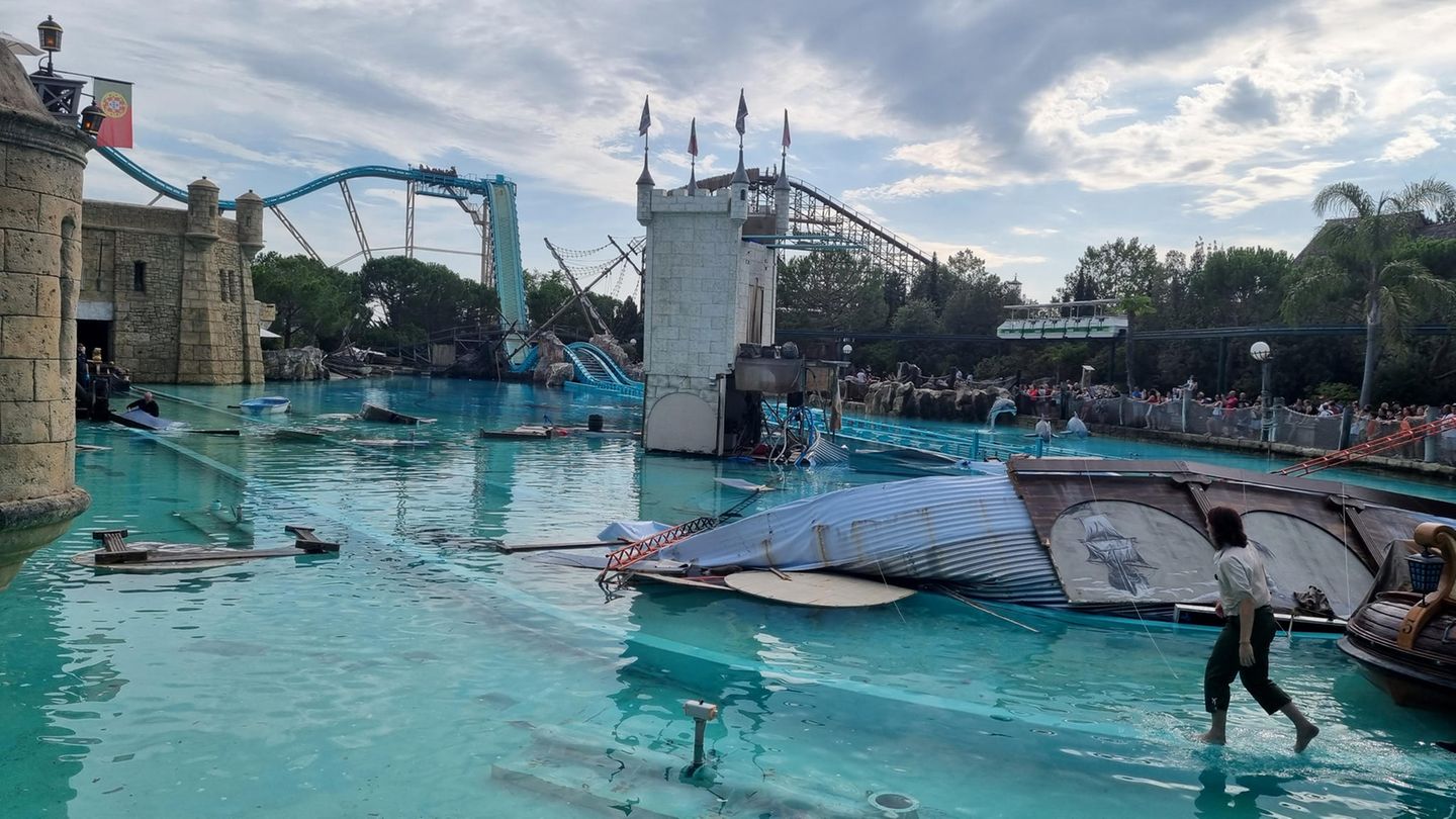 Das Areal der "High-Diving-Show 'Retorno dos Piratas'" und der Attraktion "Atlantica SuperSplash" im Europa-Park
