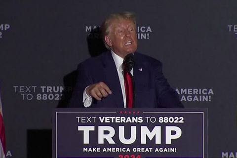 Video: Trump wegen Wahlmanipulation in Georgia angeklagt