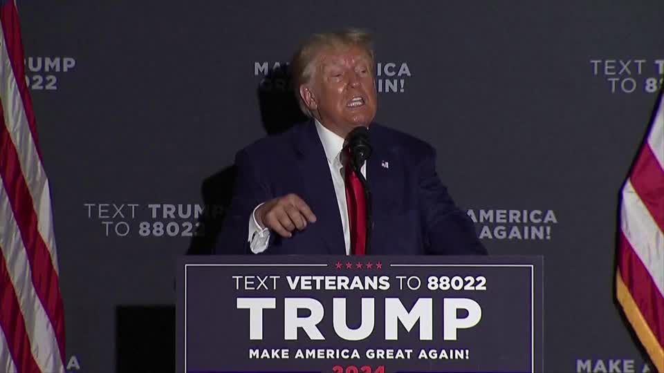 Video: Trump wegen Wahlmanipulation in Georgia angeklagt