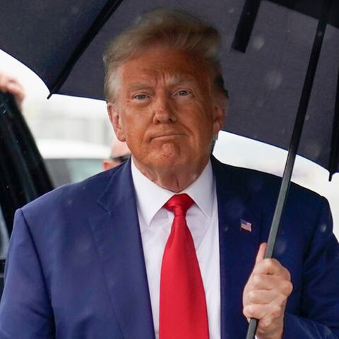 Trübe Aussichten: Mit der jüngsten Anklage aus Georgia kommen auf Donald Trump im Wahlkampf nun vier Gerichtsprozesse zu