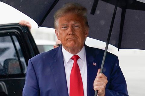 Trübe Aussichten: Mit der jüngsten Anklage aus Georgia kommen auf Donald Trump im Wahlkampf nun vier Gerichtsprozesse zu
